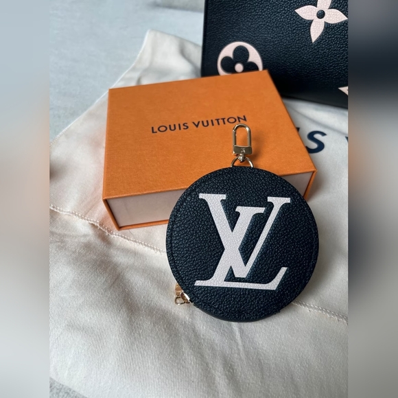 Louis Vuitton Round Coin Purse - Picture 1 of 11